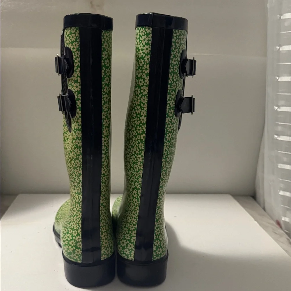 Green Floral Women's Winter Boots puddletons size 5